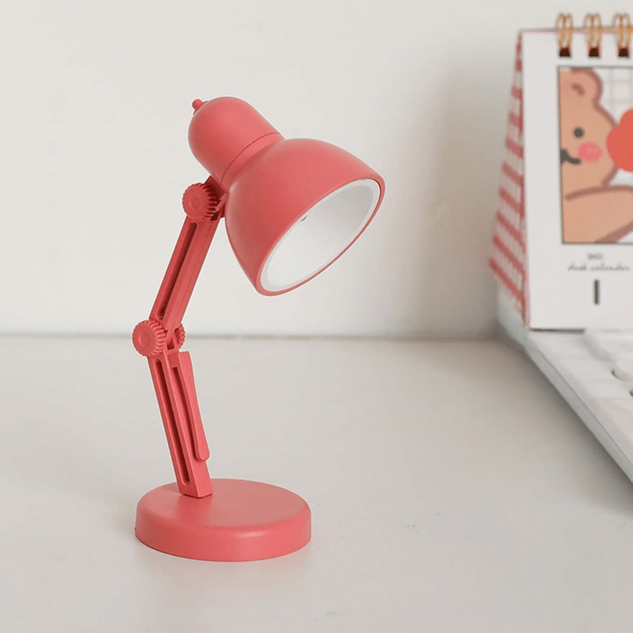 Lampe à Livre - MiniTableLamp™ - Rose Rouge - Cozy Télétravail